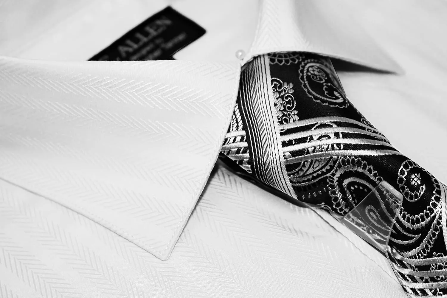 Men's Solid Striped Herringbone Regular Fit French Cuffs Dress Shirts with Tie Hanky Cufflinks Combo